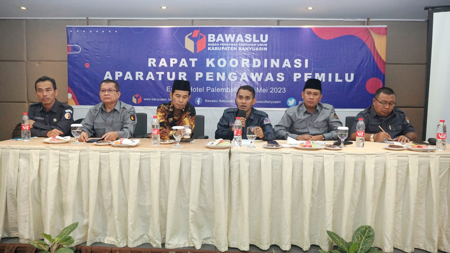 BAWASLU BANYUASIN SELENGGARAKAN RAKOR PEMBINAAN APARATUR PENGAWAS PEMILU PADA PANWASLU KECAMATAN DAN SEKRETARIAT KECAMATAN SE-KABUPATEN BANYUASIN