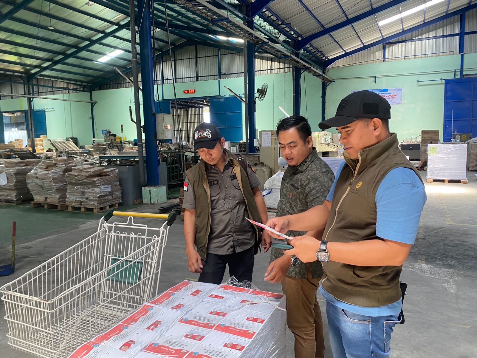 Awasi Pencetakan Surat Suara, Raden Zakaria Pastikan Kesesuaian Surat Suara