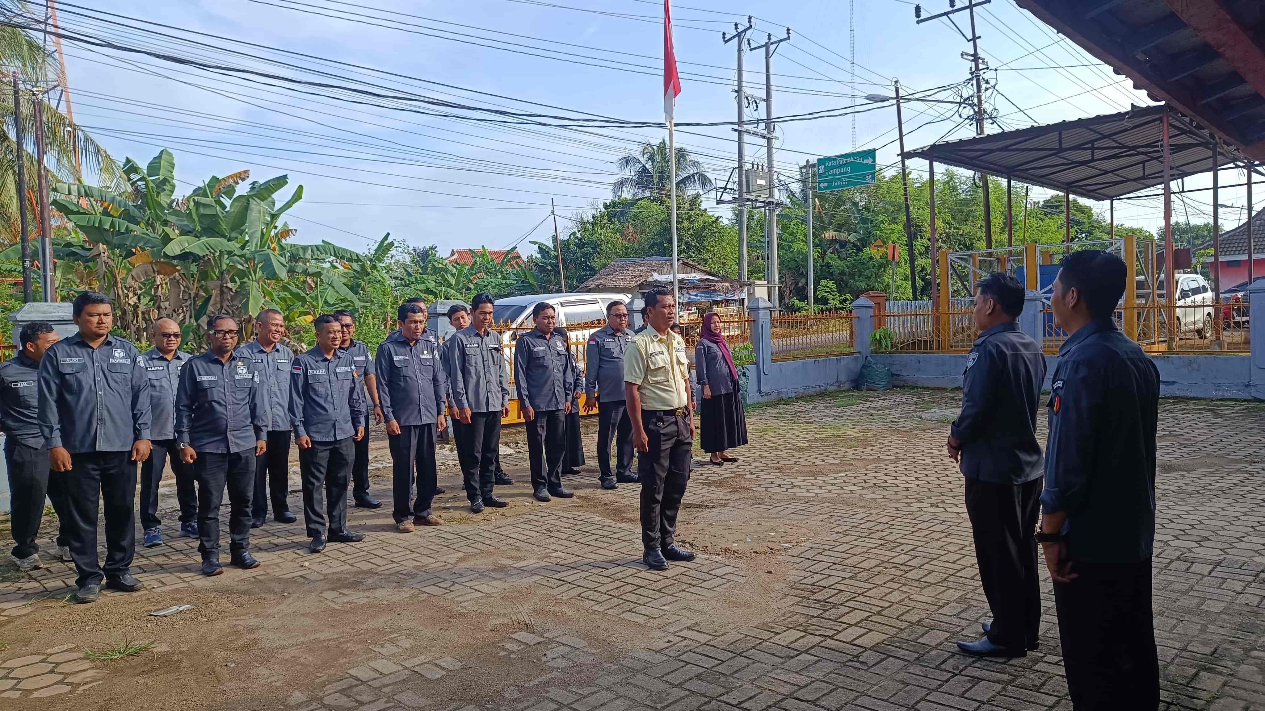 Bawaslu Banyuasin Gelar Apel Senin Pagi, Tegaskan Pentingnya Disiplin Pegawai