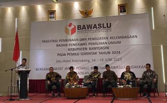 BAWASLU MELAKUKAN GIAT FASILITASI PEMBINAAN DAN PENGUATAN KELEMBAGAAN KEPADA PANWASLU KECAMATAN SE-KABUPATEN BANYUASIN