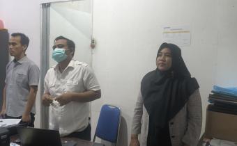 Menyanyikan Mars Bawaslu