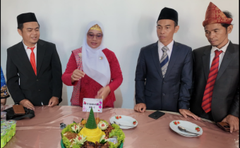Adakan Acara Potong Tumpeng, Siti Holijah: Tujuh Tahun Itu Adalah Bukti Perjalanan Mengawal Demokrasi