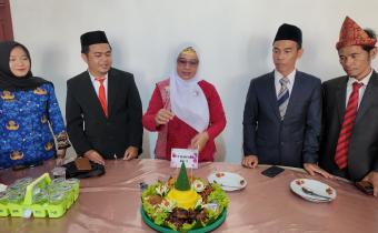 Bawaslu Banyuasin Adakan Acara Potong Tumpeng Dalam Rangka Peringati HUT Bawaslu Kabupaten/Kota Ke-7 Seluruh Indonesia